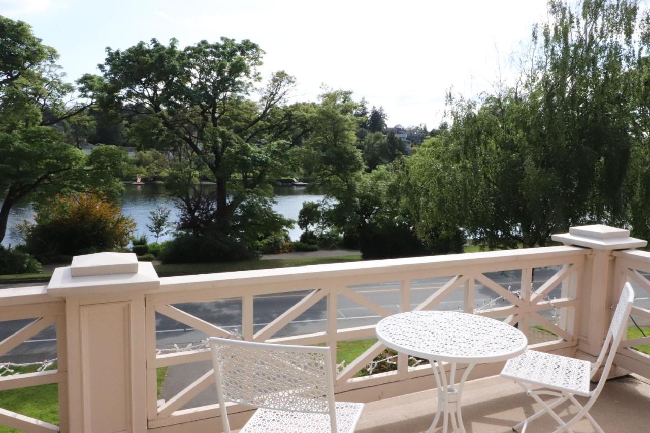 Lipton Place By Elegant Waterfront Esquimalt Esterno foto